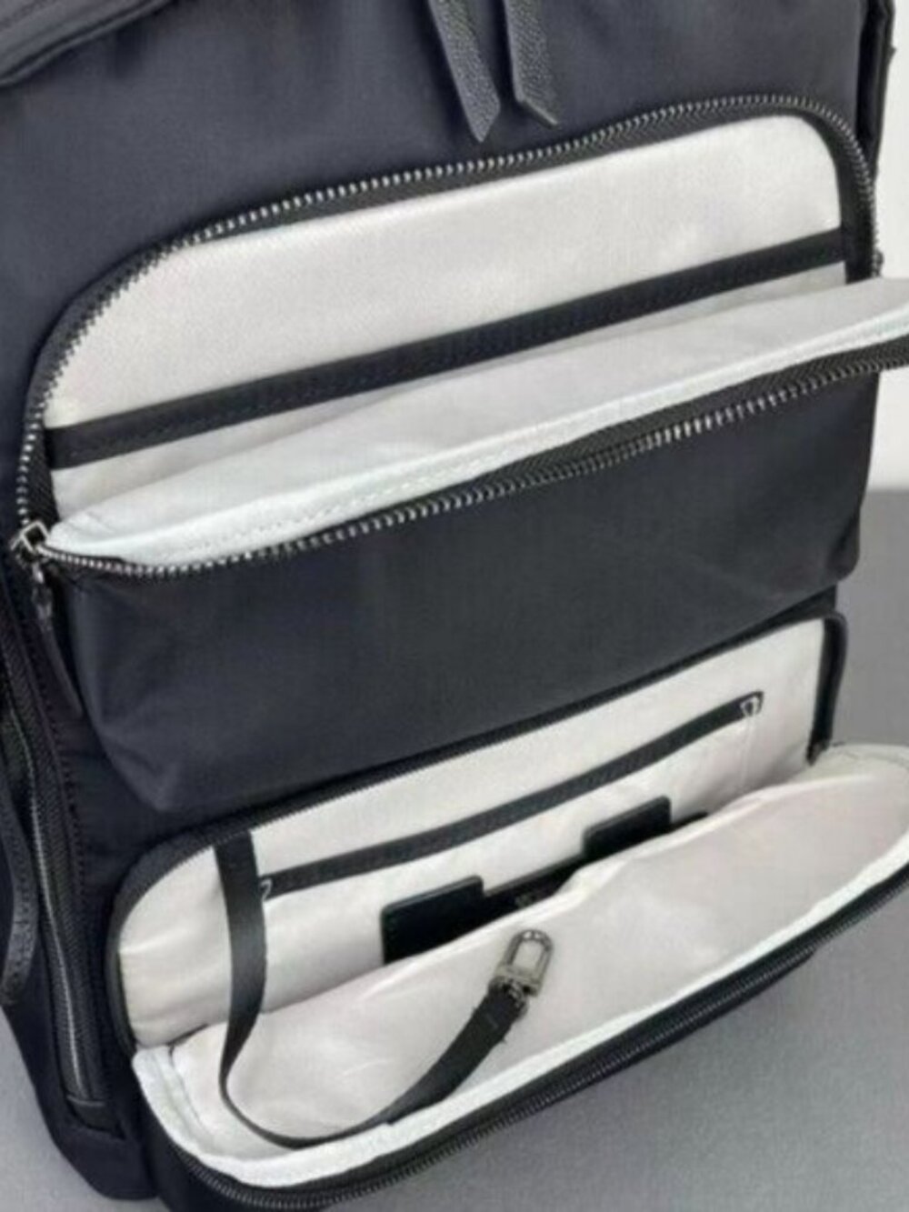 🍒🍒TUMI Voyageur Montana Backpack Black/Gunmetal - beautiful like-new condition - Picture 5 of 10